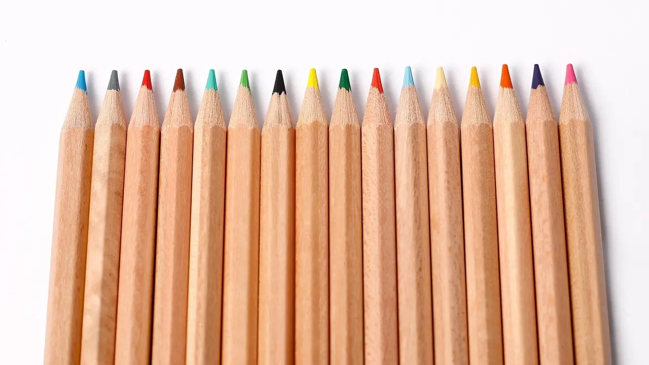 Farveblyanter i en række